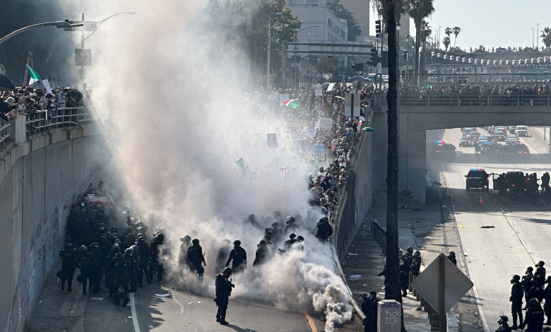 حاكم ولاية كاليفورنيا يتهم ترامب بفرض حصار عسكري على لوس أنجلوس