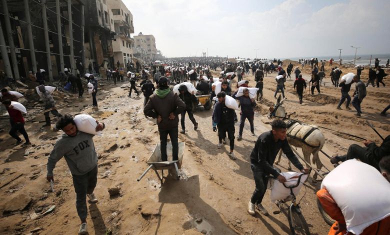 إسرائيل تقتل وتجرح عشرات طالبي المساعدات في محيط مصائد الموت الأمريكية بغزة