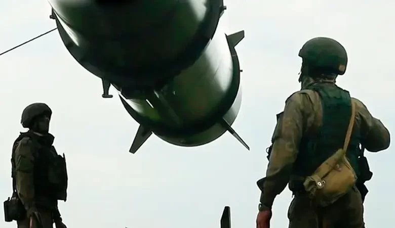 الكرملين يحذر من استخدام واشنطن المحتمل للأسلحة النووية التكتيكية في إيران