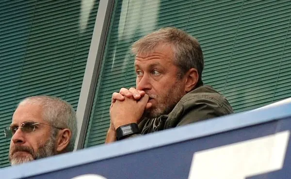 Le gouvernement britannique menace de poursuivre Roman Abramovitch