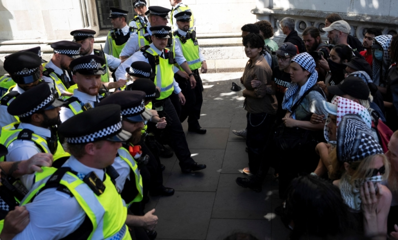 الشرطة البريطانية تعتقل محتجين ضد تصنيف "فلسطين أكشن" منظمة إرهابية