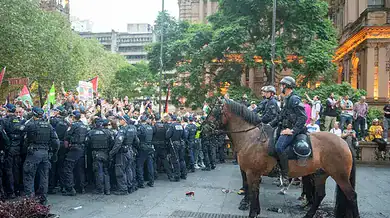 Police clash with protesters in Sydney over Israeli president's visit.